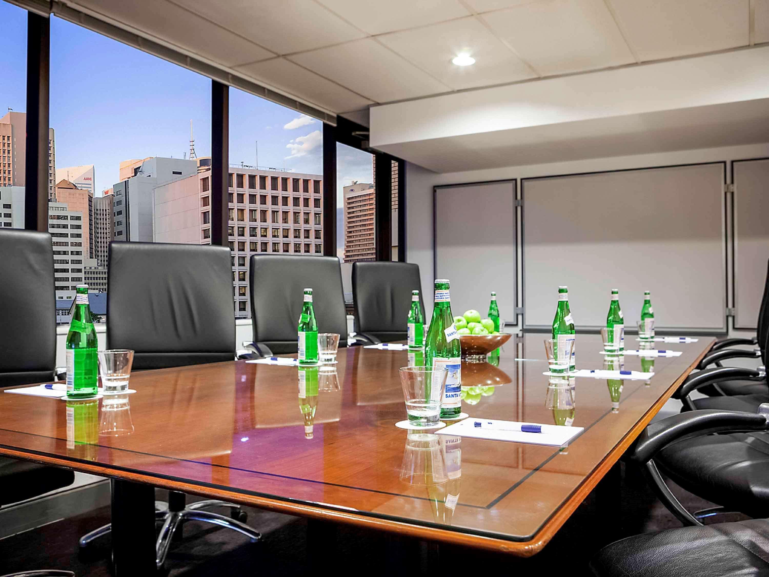 Mercure Brisbane King George Square Экстерьер фото